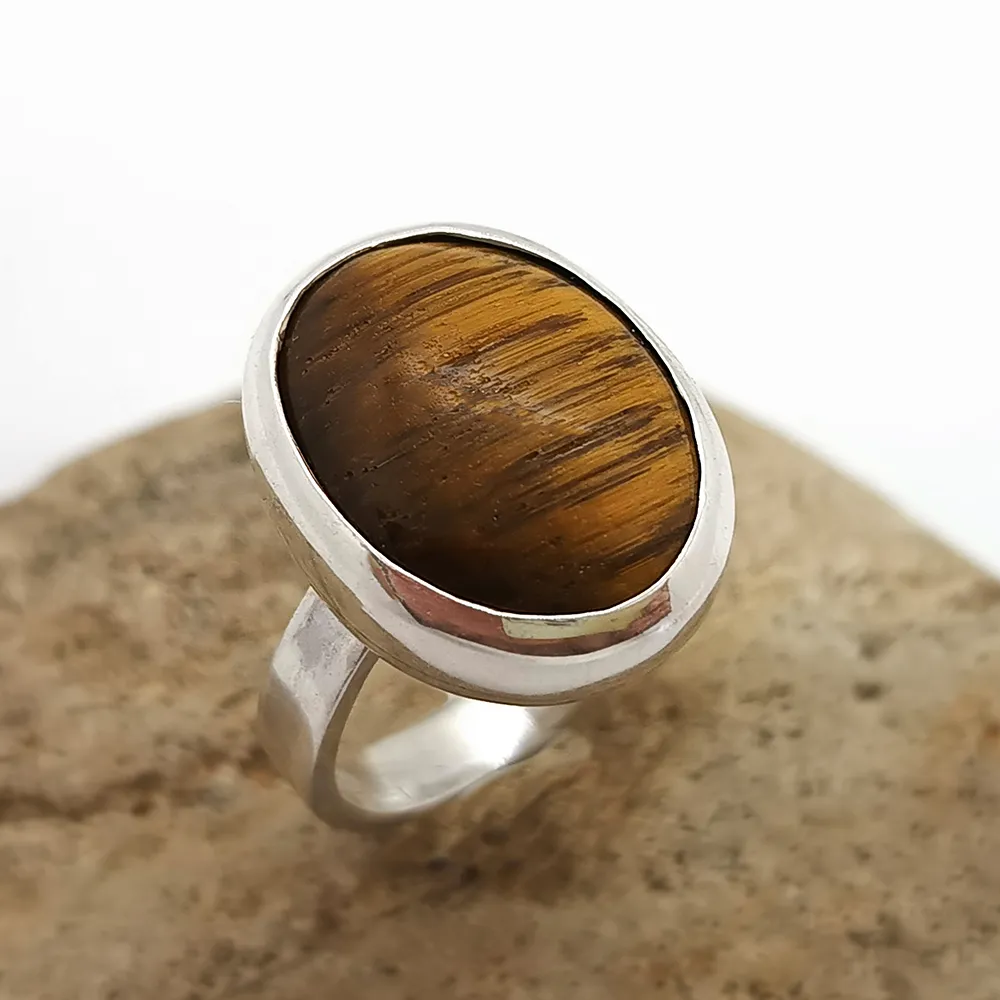 Anillo Ojo de Tigre Minimalista Anillo minimalista en plata 925 con ojo de tigre. Elegancia sutil para uso cotidiano.